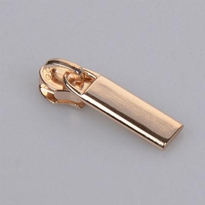 #5 Zipper Pull