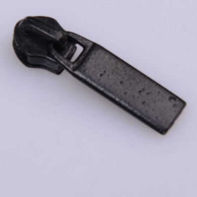 #5 Zipper Pull
